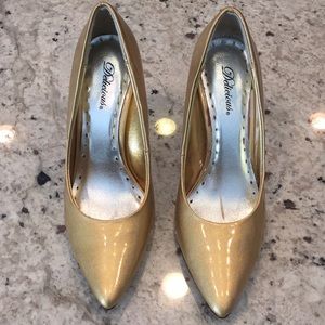 Gold pumps!
